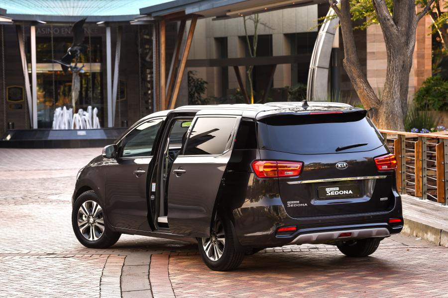  Kia Grand Sedona (YP) 2018 года  (ZA) (фото 23 из 40)